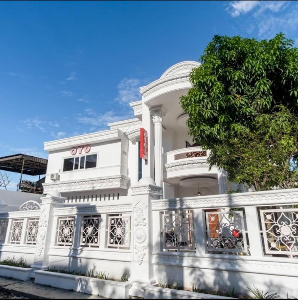 Hotel Taj Syariah 4*